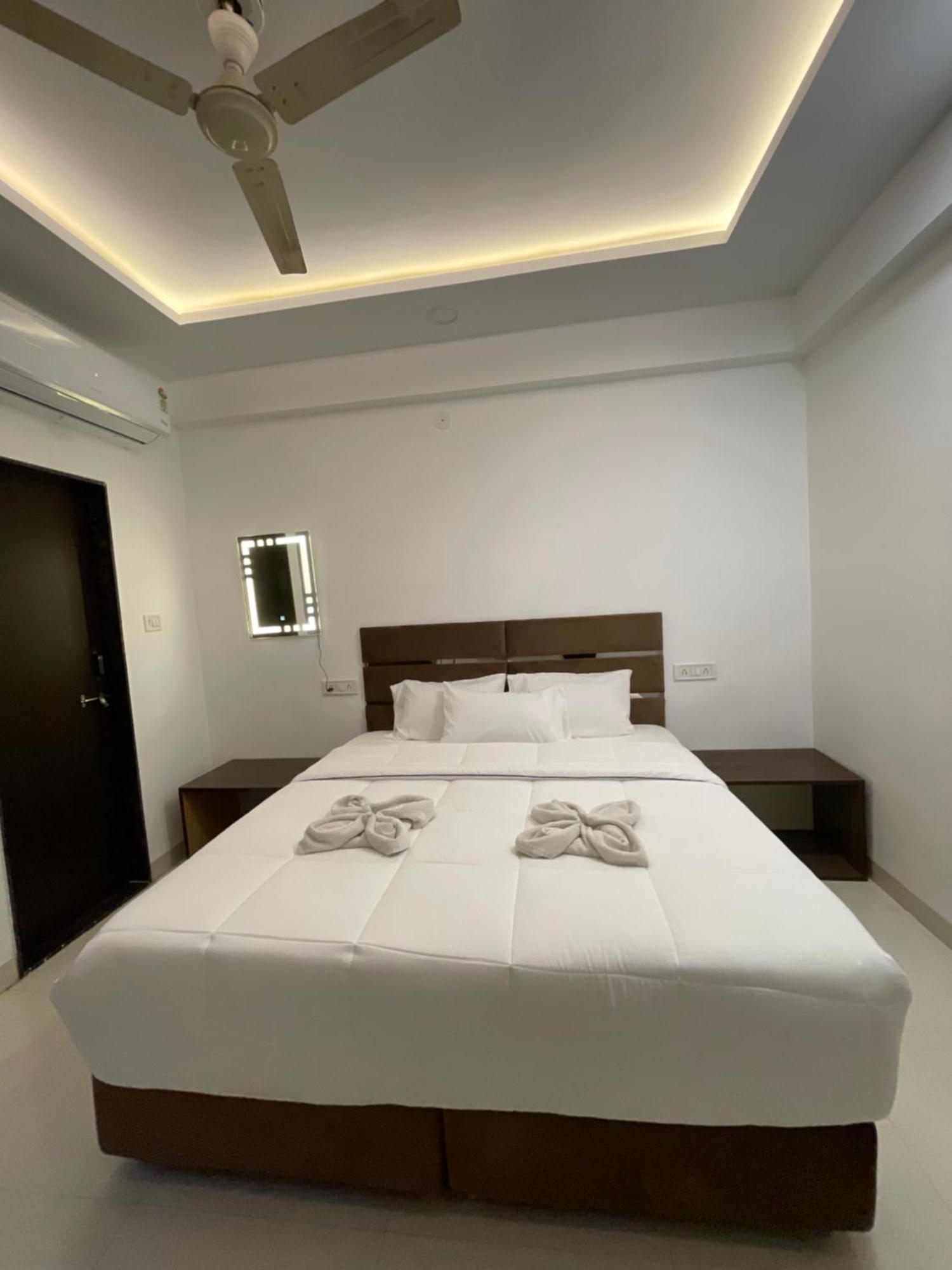 Hotel Kiwi Inn Vijaynagar Scheme 78 Indore Dış mekan fotoğraf