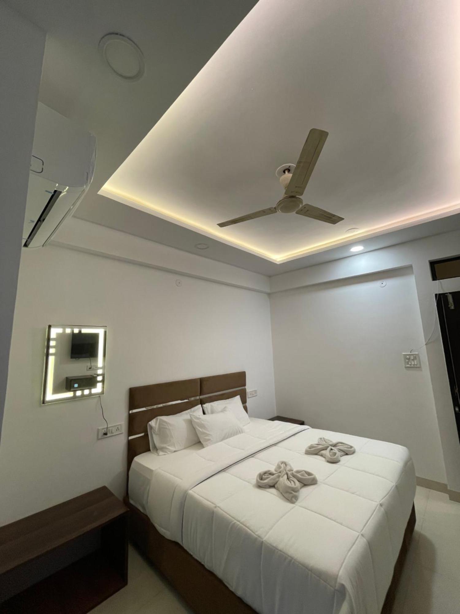 Hotel Kiwi Inn Vijaynagar Scheme 78 Indore Dış mekan fotoğraf