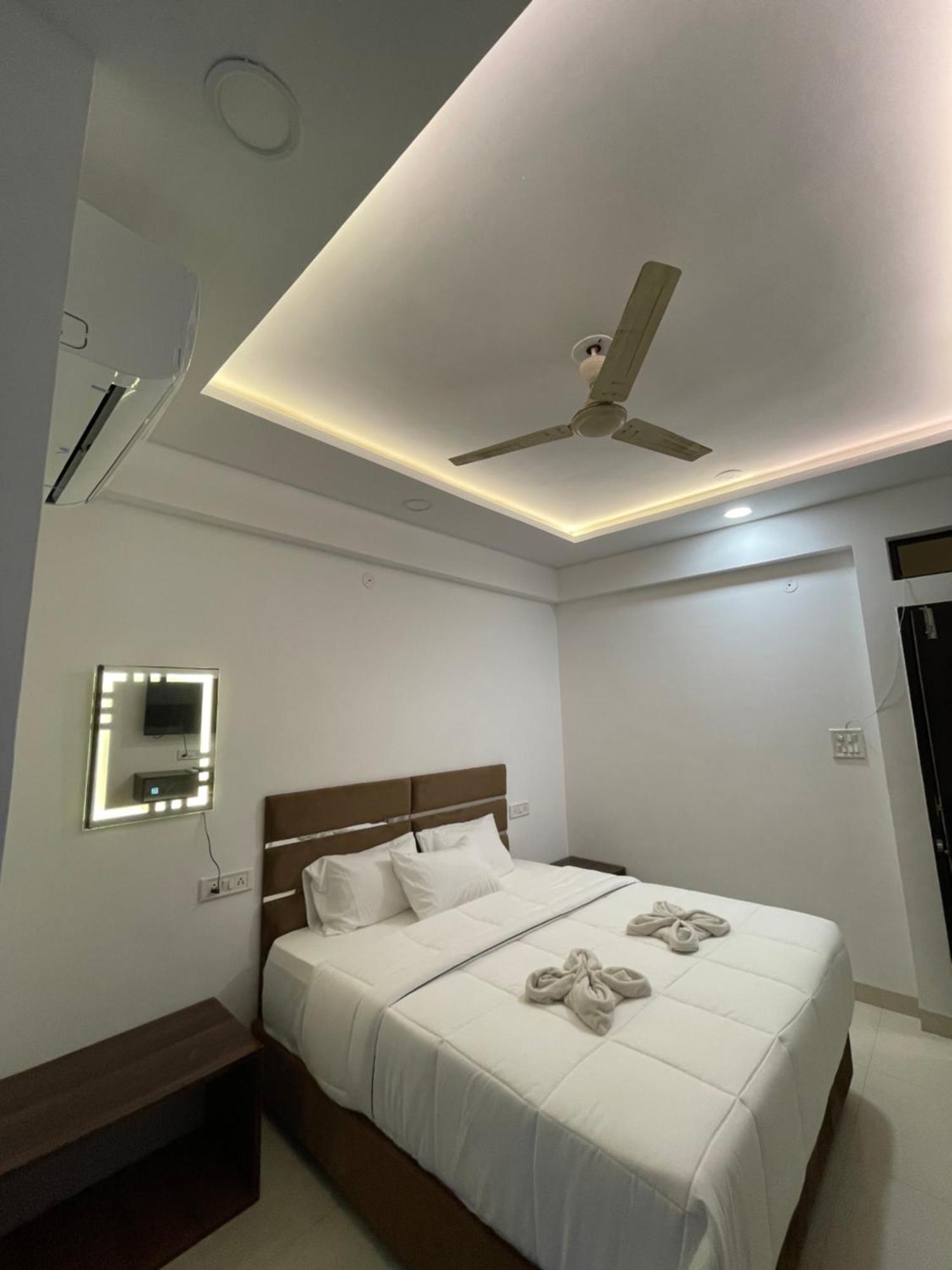 Hotel Kiwi Inn Vijaynagar Scheme 78 Indore Dış mekan fotoğraf