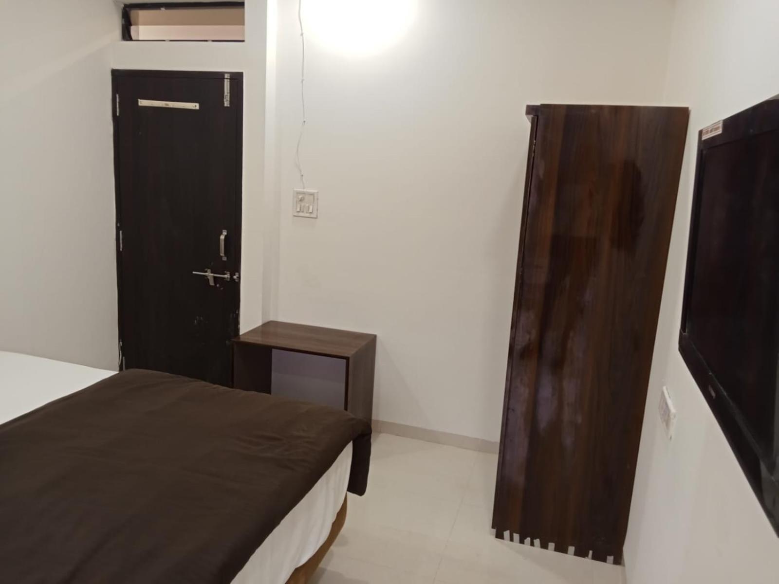 Hotel Kiwi Inn Vijaynagar Scheme 78 Indore Dış mekan fotoğraf