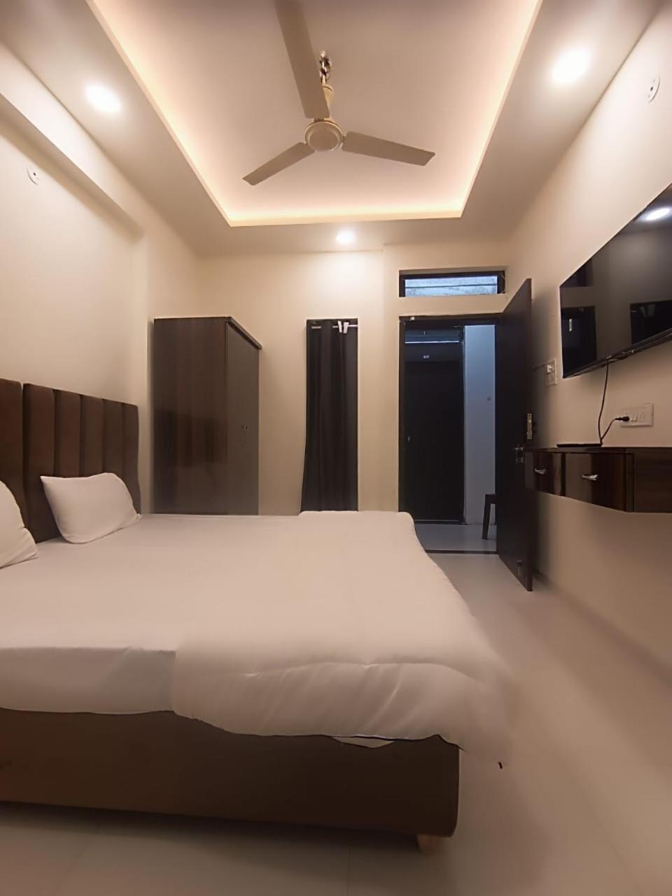 Hotel Kiwi Inn Vijaynagar Scheme 78 Indore Dış mekan fotoğraf