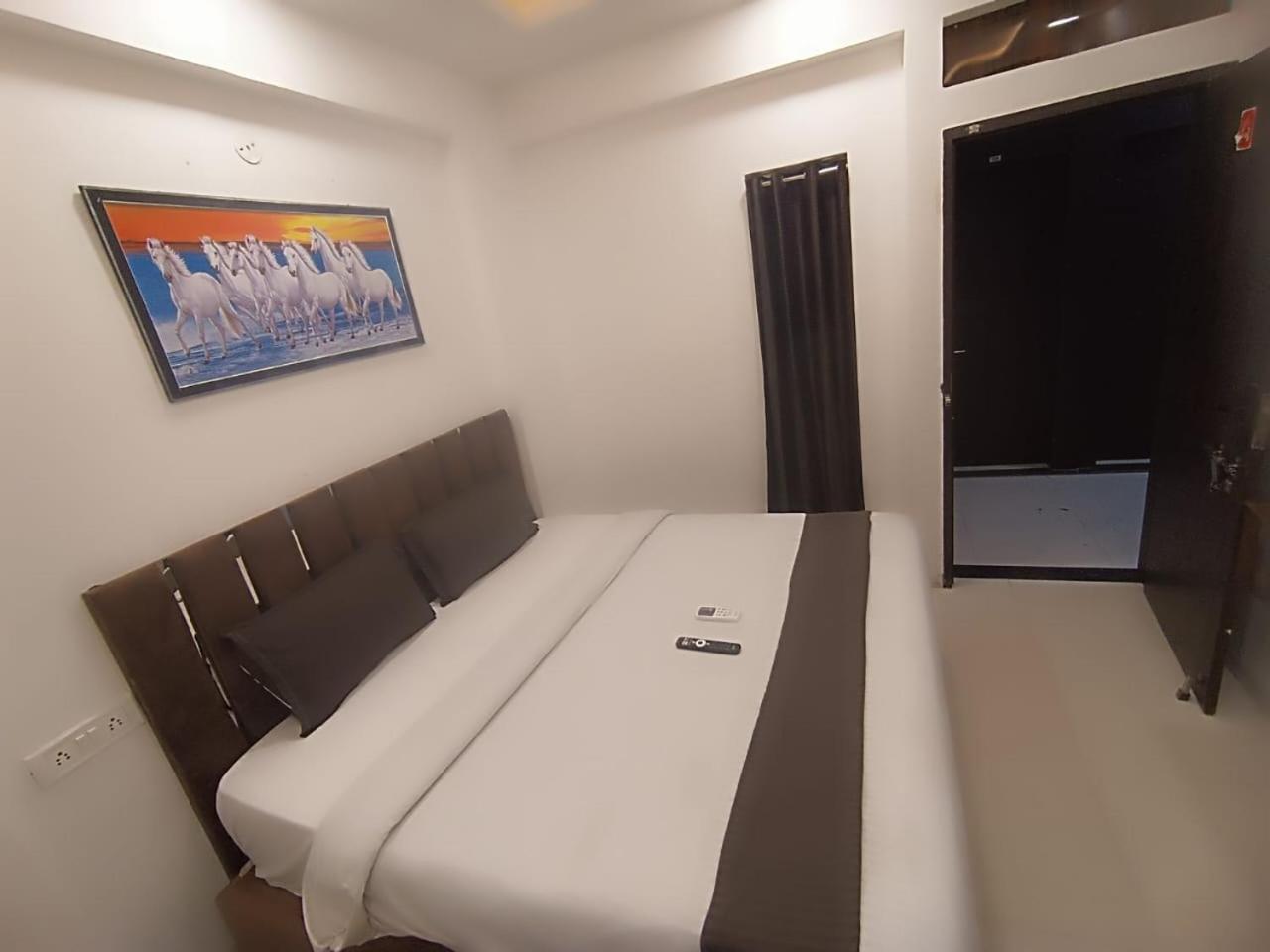 Hotel Kiwi Inn Vijaynagar Scheme 78 Indore Dış mekan fotoğraf