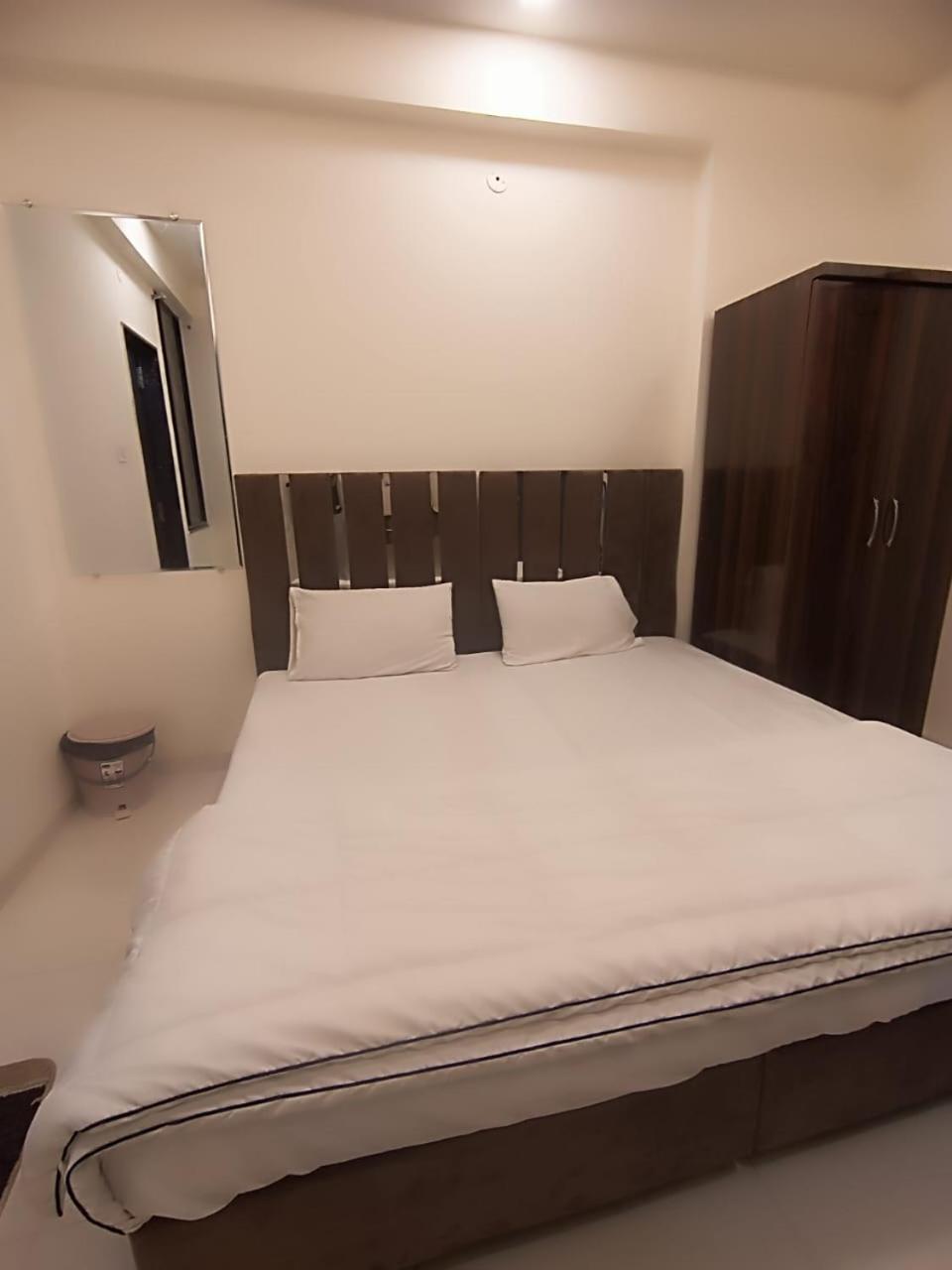 Hotel Kiwi Inn Vijaynagar Scheme 78 Indore Dış mekan fotoğraf