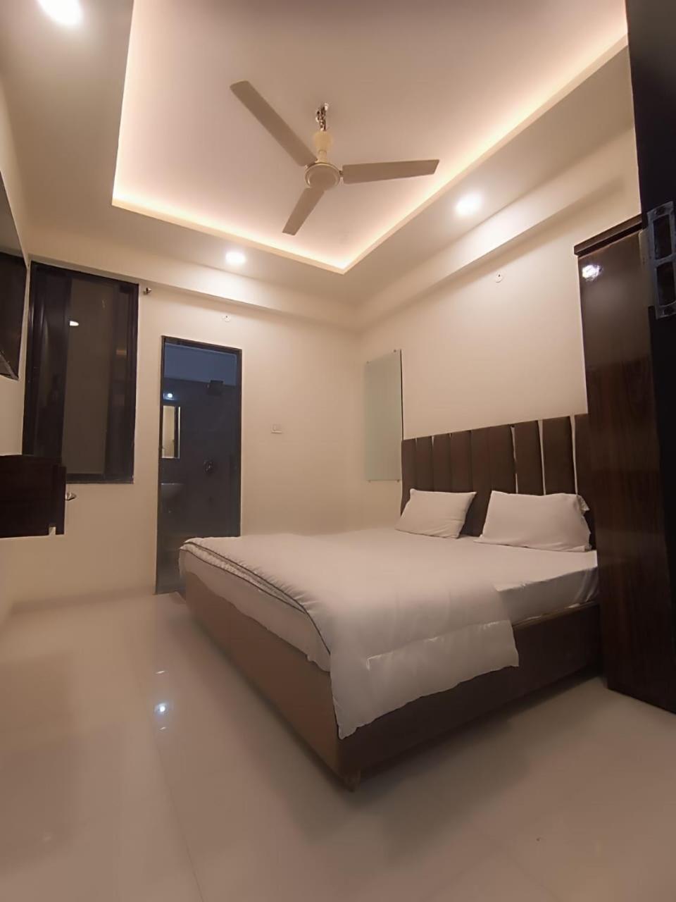 Hotel Kiwi Inn Vijaynagar Scheme 78 Indore Dış mekan fotoğraf