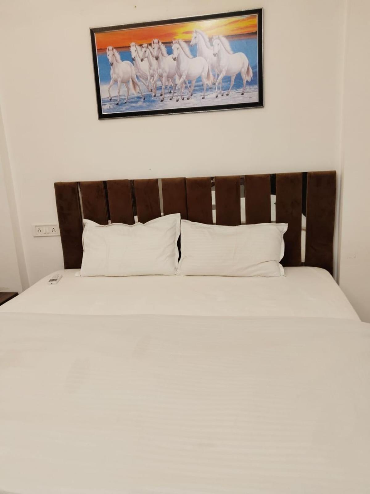 Hotel Kiwi Inn Vijaynagar Scheme 78 Indore Dış mekan fotoğraf