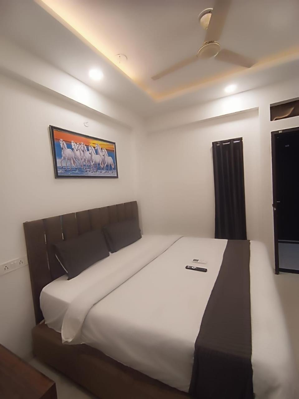 Hotel Kiwi Inn Vijaynagar Scheme 78 Indore Dış mekan fotoğraf