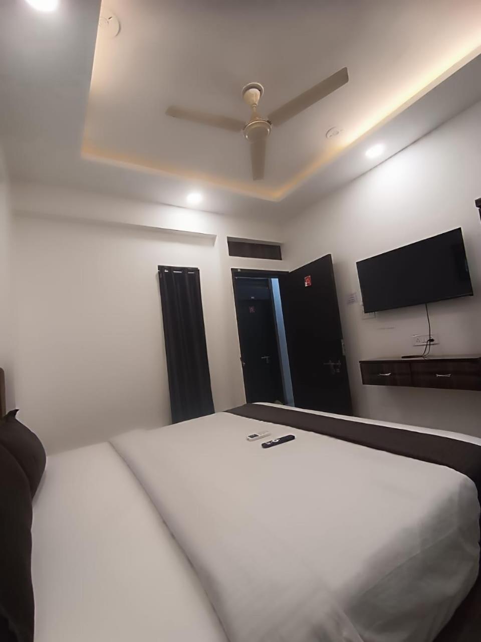 Hotel Kiwi Inn Vijaynagar Scheme 78 Indore Dış mekan fotoğraf