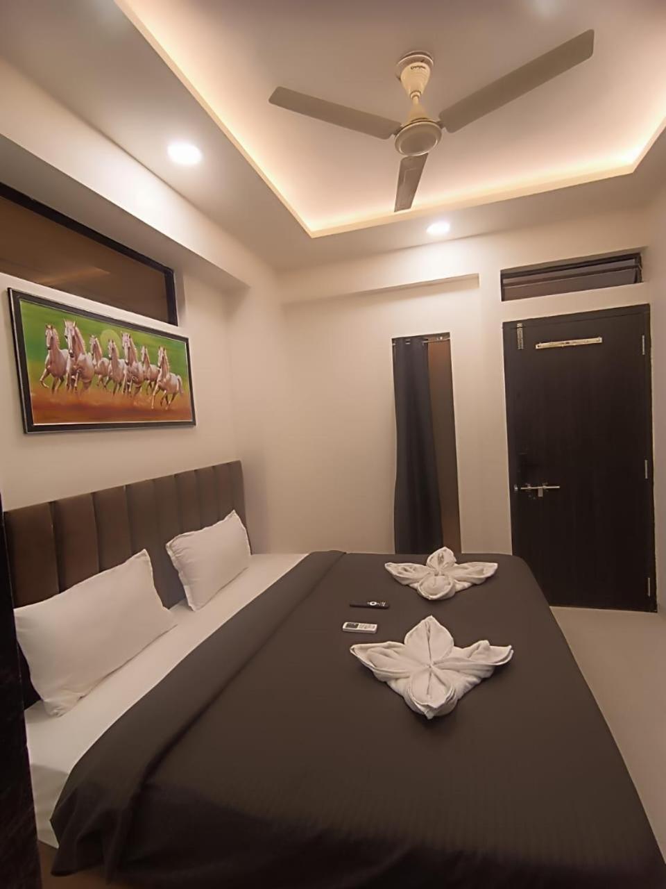 Hotel Kiwi Inn Vijaynagar Scheme 78 Indore Dış mekan fotoğraf